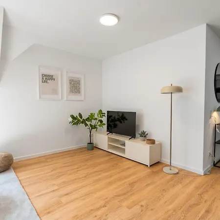 Gemuetliches City-apartment In Bester Lage Fuer 4 P